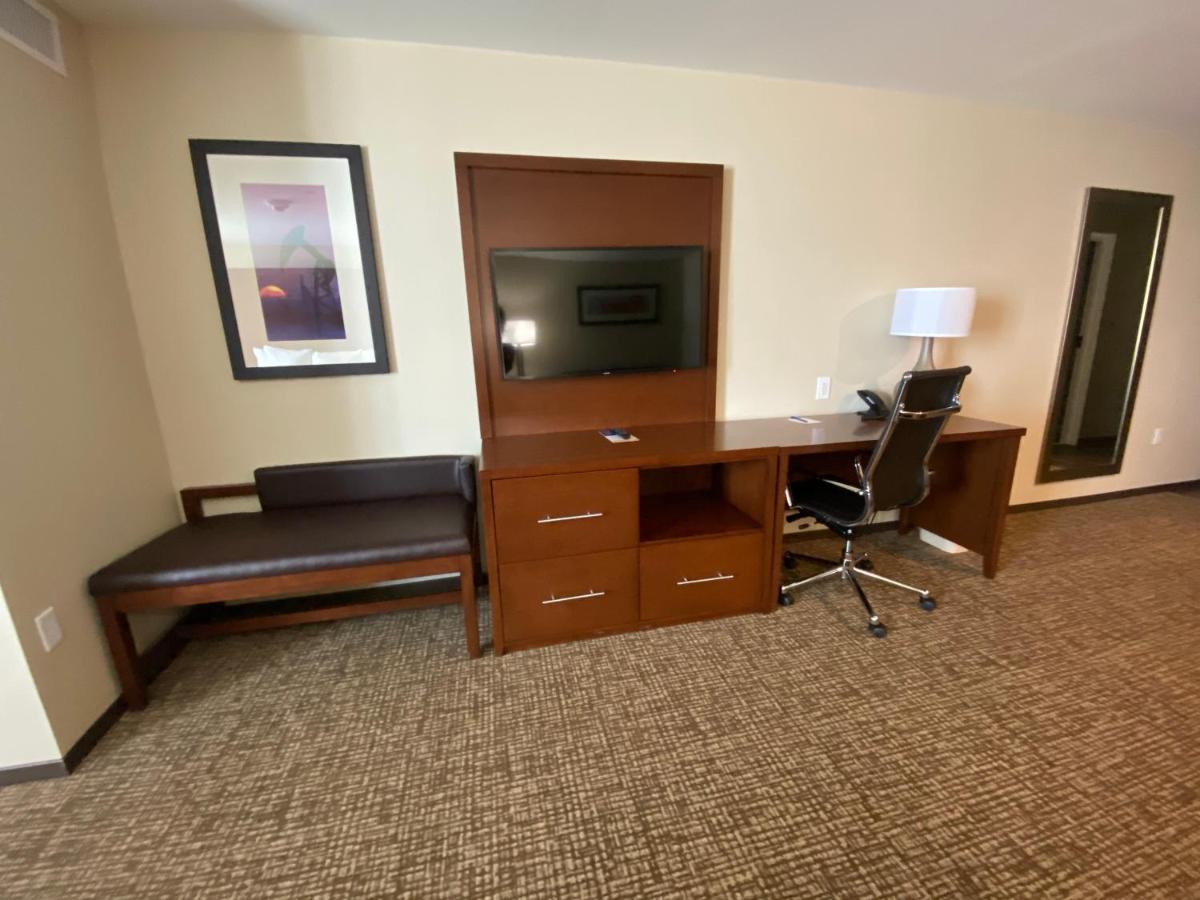 Comfort Suites Midland West Exteriér fotografie